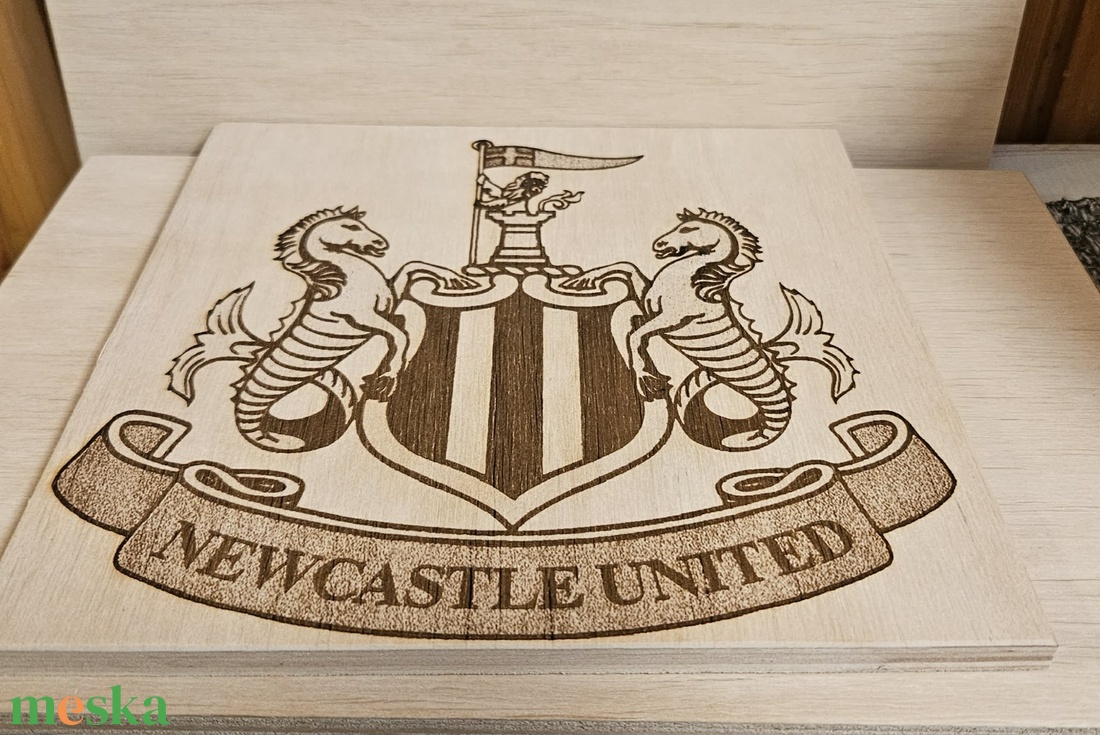 Newcastle United gravírozott kép - otthon & életmód - dekoráció - asztal és polc dekoráció - gravírozott táblák - Meska.hu