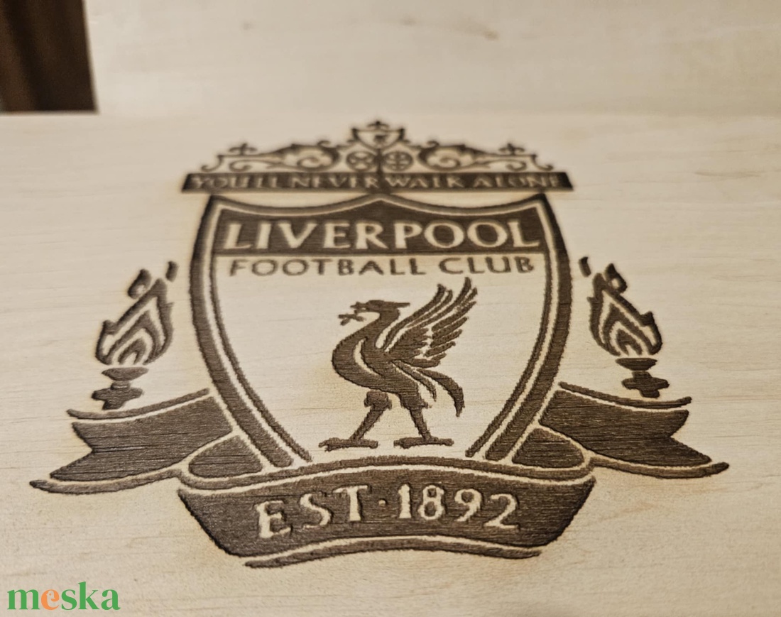 Liverpool gravírozott kép - otthon & életmód - dekoráció - asztal és polc dekoráció - gravírozott táblák - Meska.hu