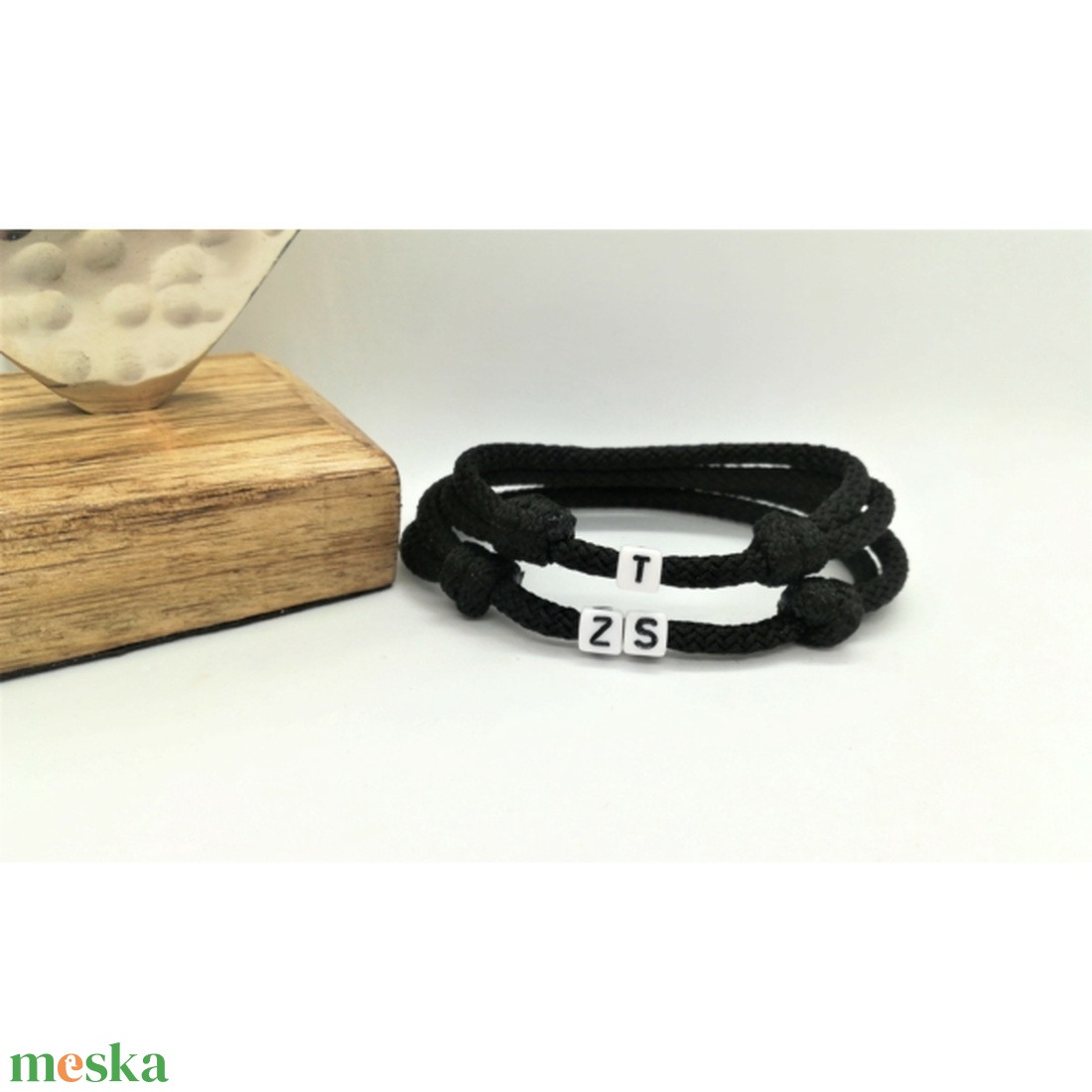 Paracord zsinóros karkötőpár fehér betűkkel - ékszer - ékszerszett - Meska.hu Paracord zsinóros karkötőpár fehér betűkkel - ékszer - ékszerszett - Meska.hu