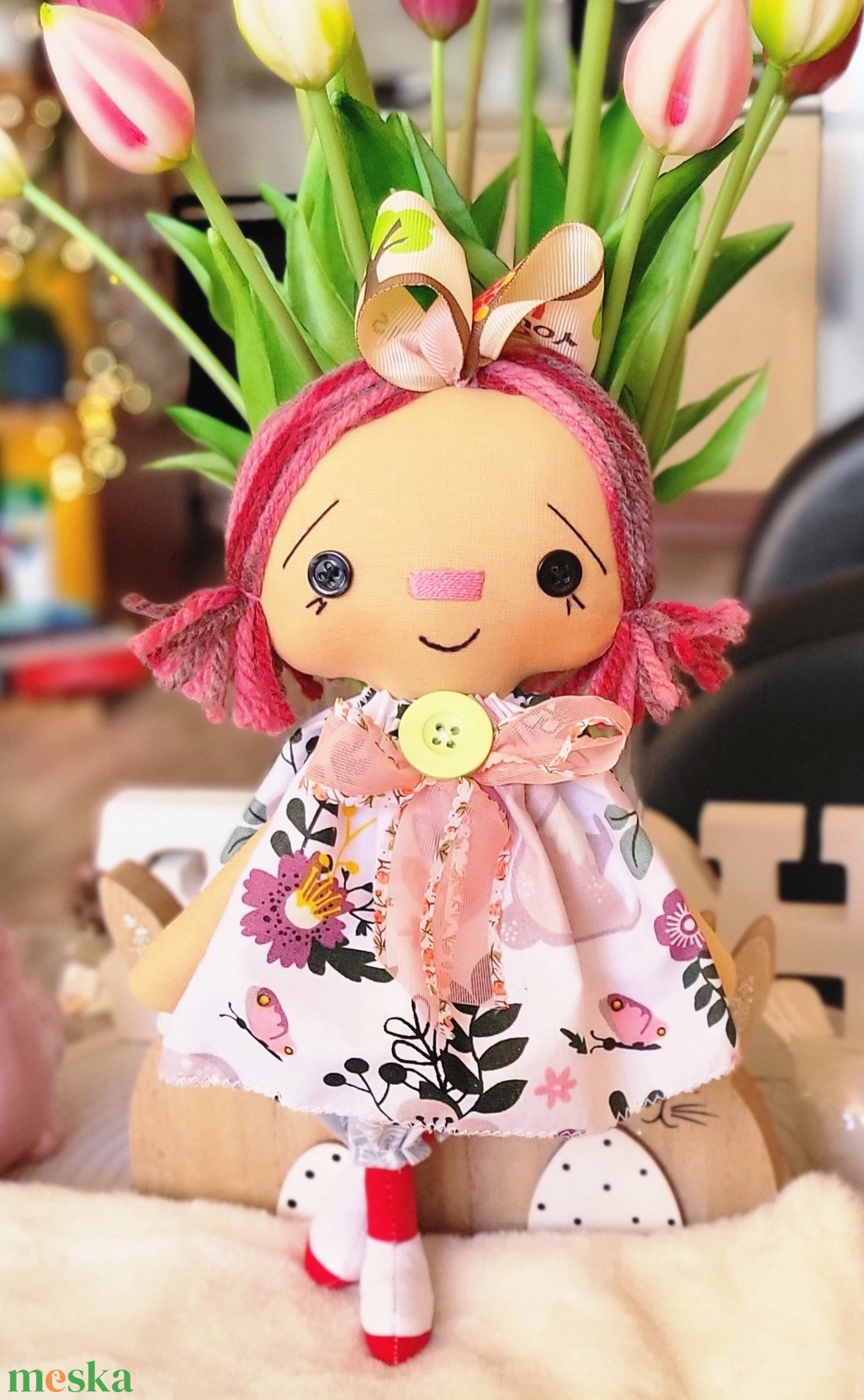 Rózsaszín hajú baba virágos ruhában, rongybaba, Raggedy Ann, tavaszi nyári dekoráció - otthon & életmód - babaszoba, gyerekszoba - babaszoba dekoráció - Meska.hu