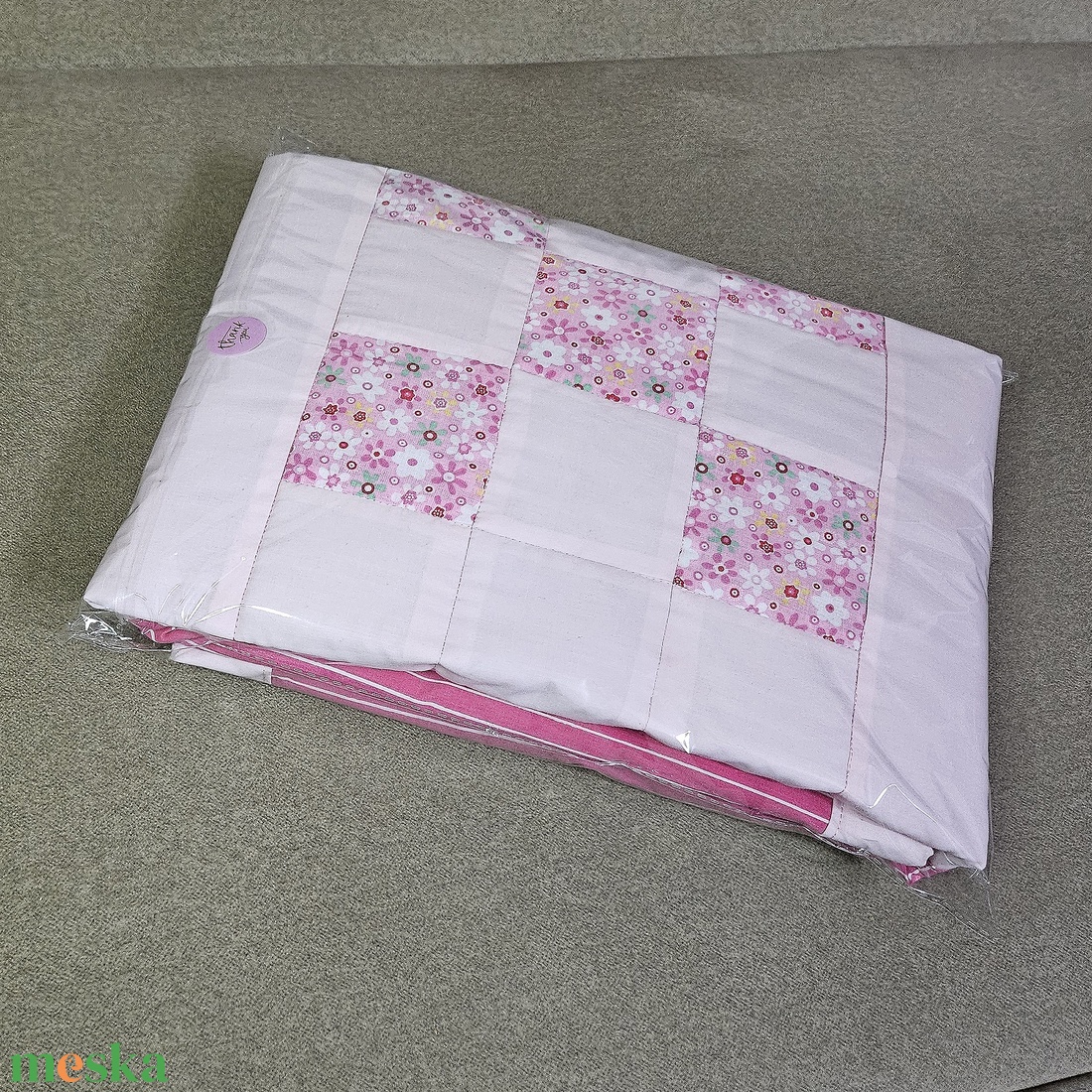 Vintage hatású rózsaszín babatakaró, játszópléd patchwork betéttel kislánynak - baba - mama - baba ágynemű - babatakaró, gyerek pléd - Meska.hu