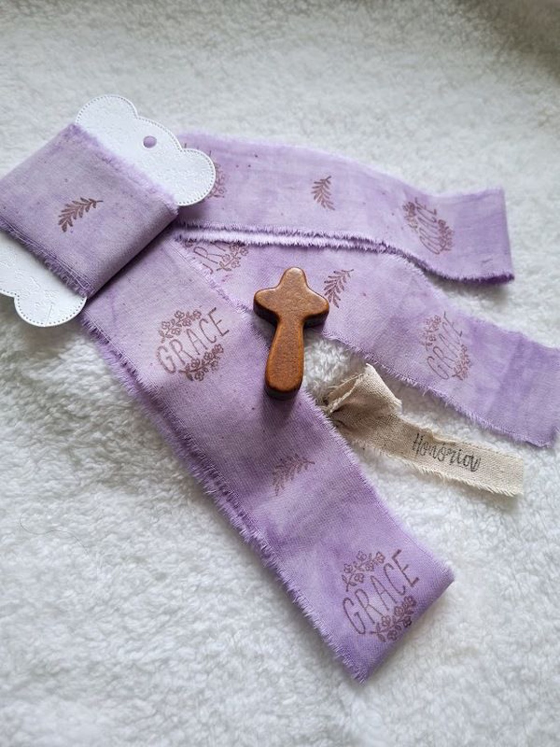 Kézzel festett és bélyegzett, tépett, pamutszalag, Bibliai, igés, felirattal- levendula- 027 -  - Meska.hu