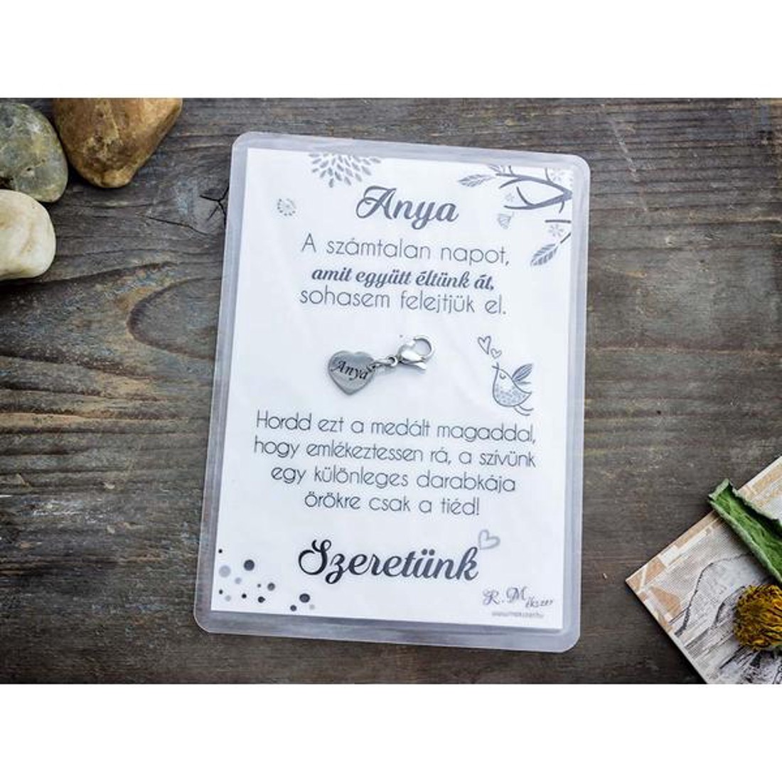 Szeretünk Anya medál köszönő kártyával - ékszer - nyaklánc - medál - Meska.hu