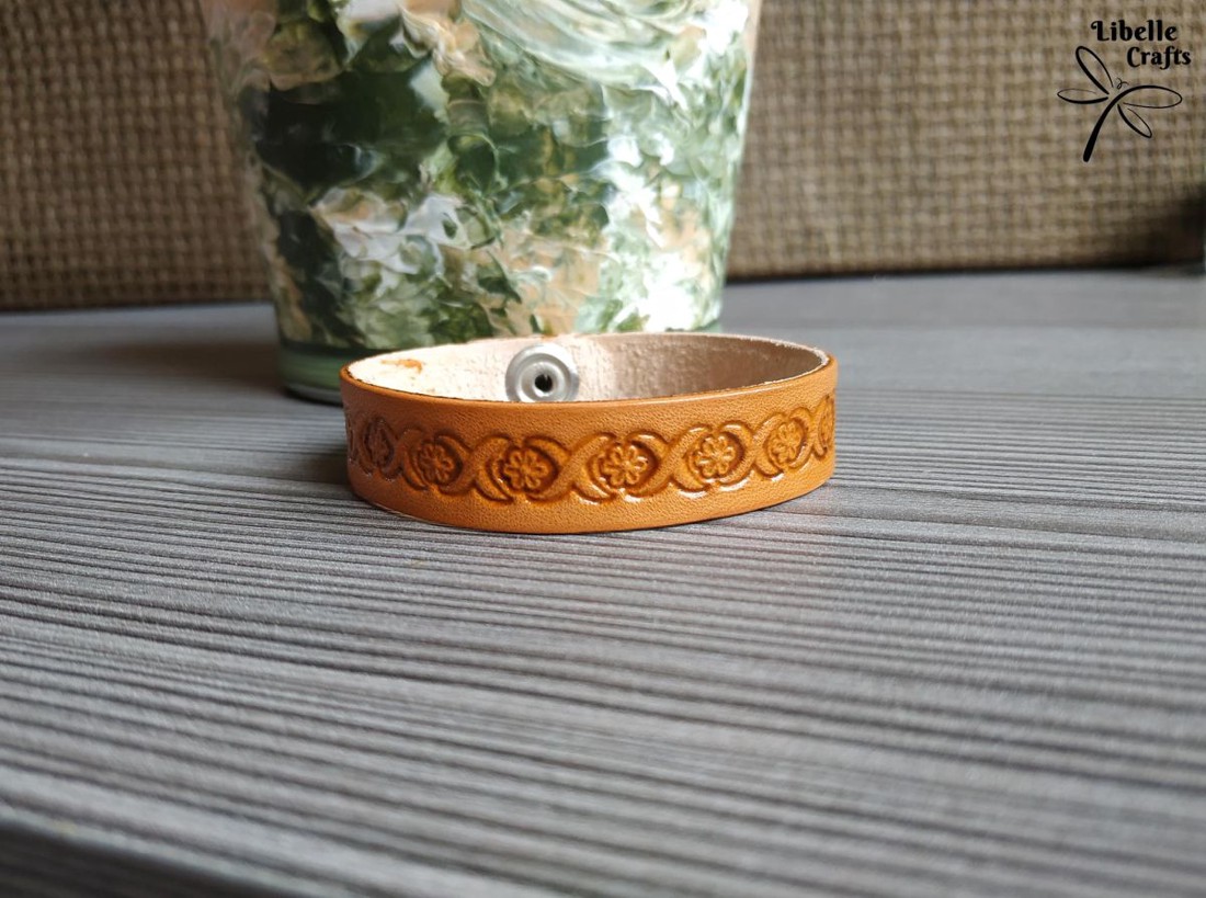 Kis virágos sormintás karpánt - ékszer - karkötő - Meska.hu