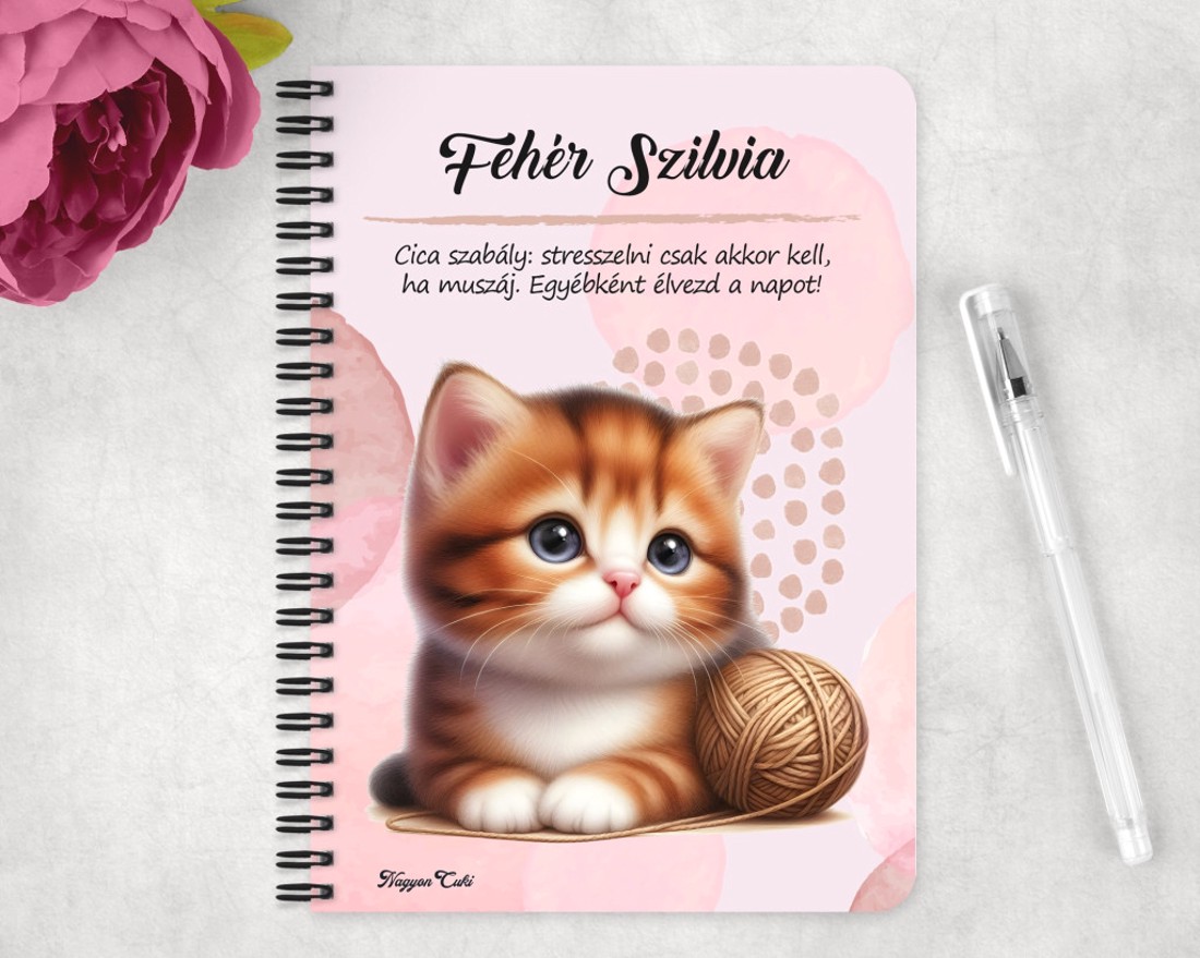 Személyre szabható - Pici cica gombolyaggal mintás A6-os füzet - otthon & életmód - papír, írószer - jegyzetfüzet & napló - Meska.hu