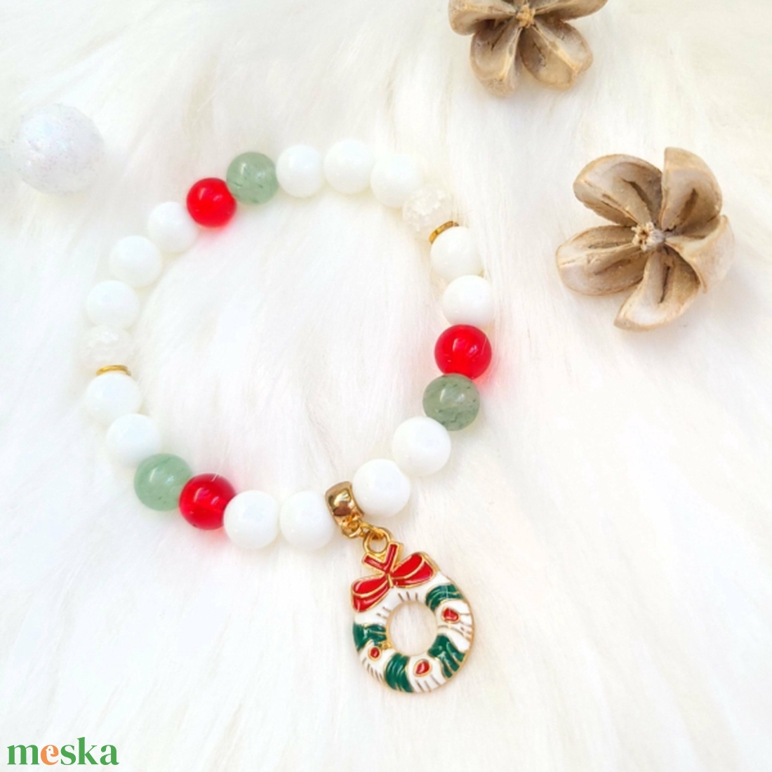 Karácsonyi koszorú ásványkarkötő (fehér) - ékszer - karkötő - gyöngyös karkötő - Meska.hu