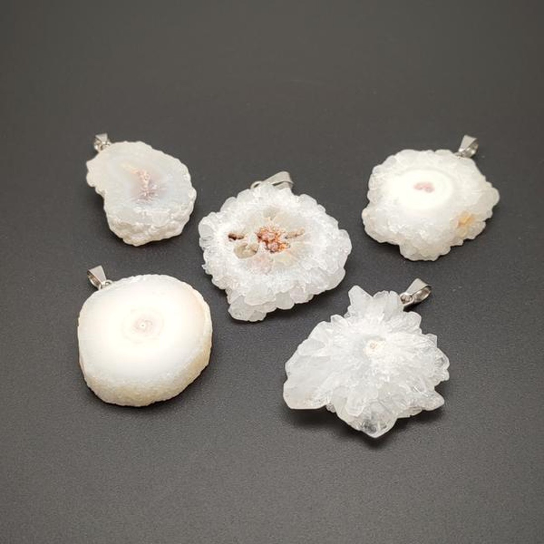 Achát drúza szelet medál 2-3cm - ékszer - nyaklánc - medál - Meska.hu