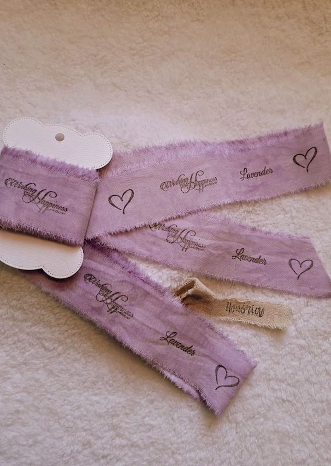 Kézzel festett és bélyegzett, tépett, pamutszalag, LAVENDER felirattal- antik levendula lila-014 - kellékek & szerszámok - rövidáru - szalag, pánt - textilszalag - Meska.hu