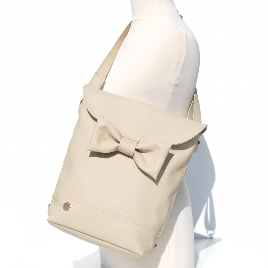 SuziartBag Beige masnis 2in1 hátizsák - táska & tok - kézitáska & válltáska - válltáska - Meska.hu SuziartBag Beige masnis 2in1 hátizsák - táska & tok - kézitáska & válltáska - válltáska - Meska.hu