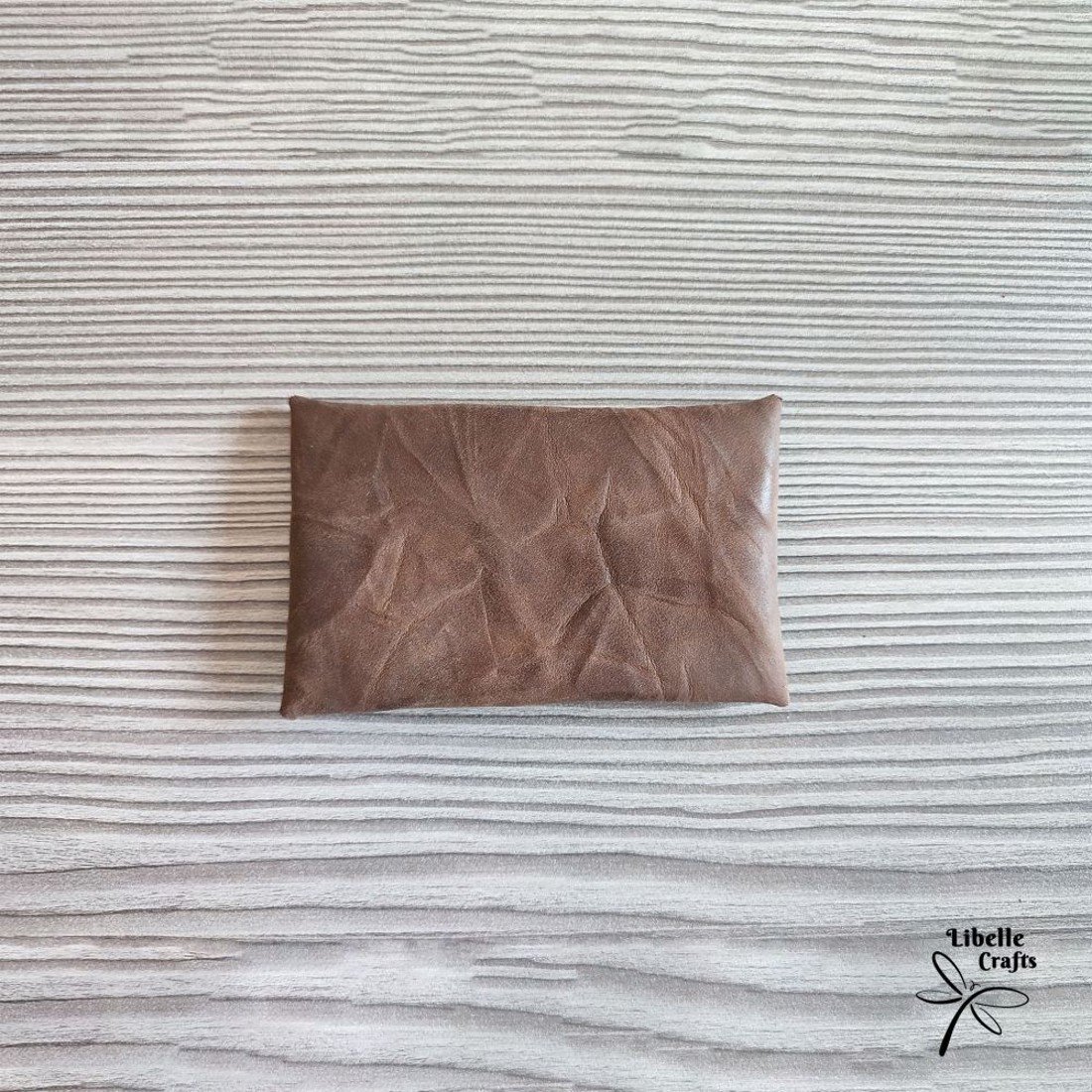 Gyűrt barna egyfakkos kártyatartó - táska & tok - pénztárca & más tok - kártyatartó & irattartó - Meska.hu