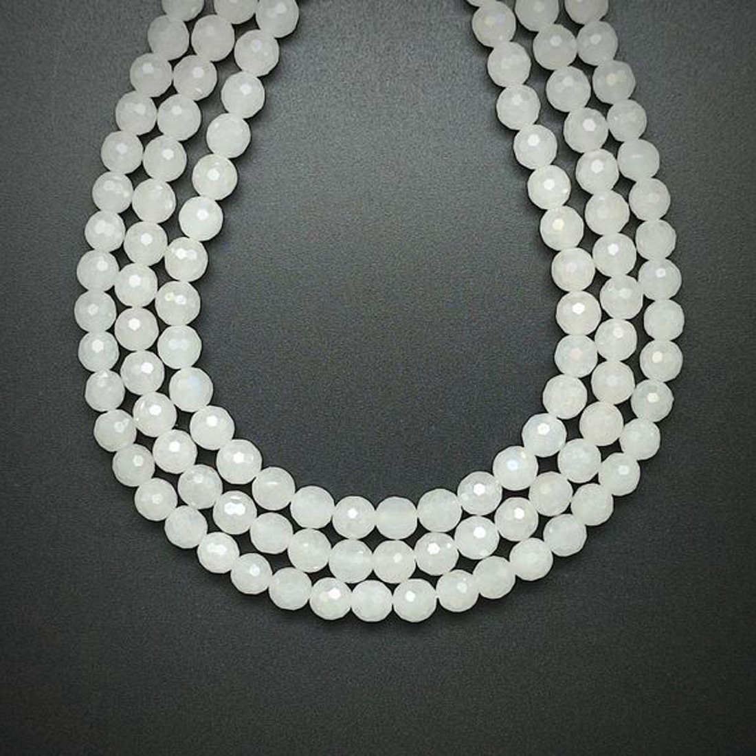 Achát fazettált aura fehér golyó 7-8mm  ékszerkészítő alapanyag (füzér) - kellékek & szerszámok - ásvány alapanyag - ásványfüzér - Meska.hu