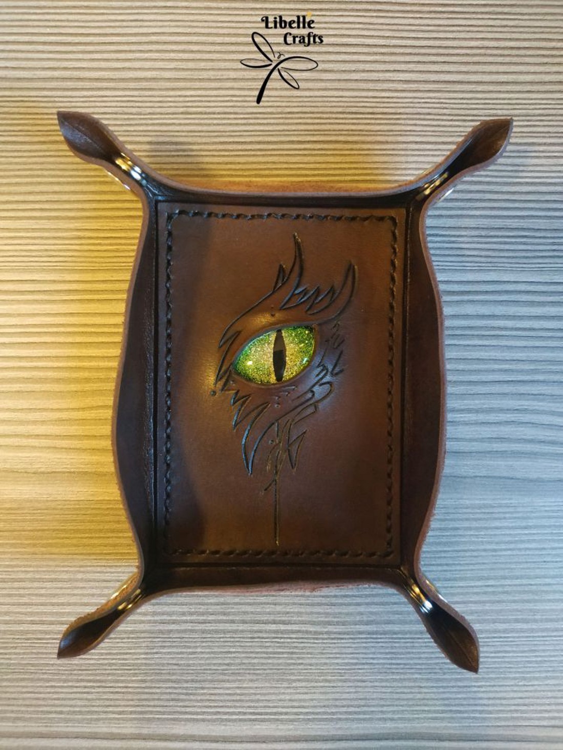 Sárkányszemes kockadobó tálca - ZÖLD szemmel - játék & sport - táblajáték és kártyajáték - társasjátékok - dobókocka - Meska.hu