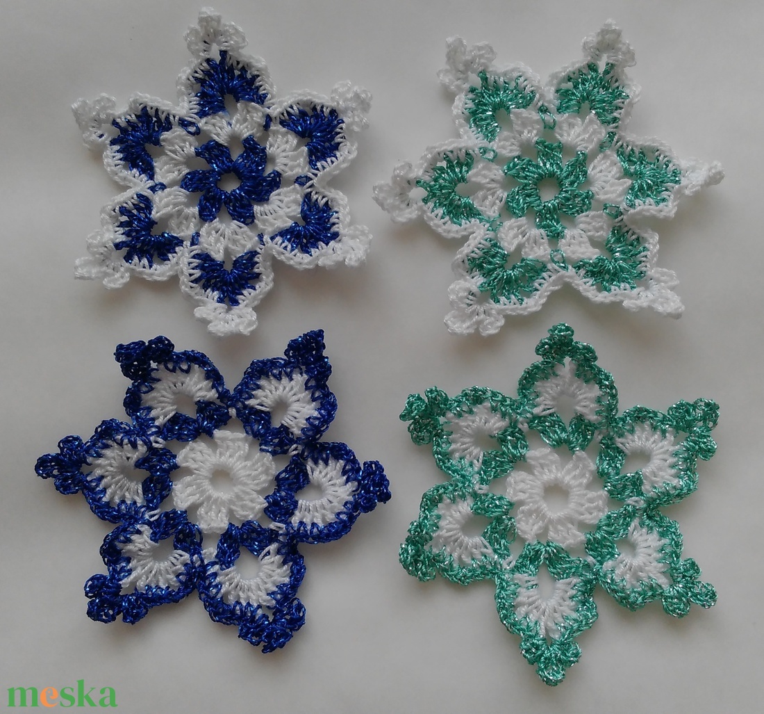 Horgolt hópihe díszek (4 db / csomag) - karácsony - karácsonyi lakásdekoráció - karácsonyfadíszek - Meska.hu