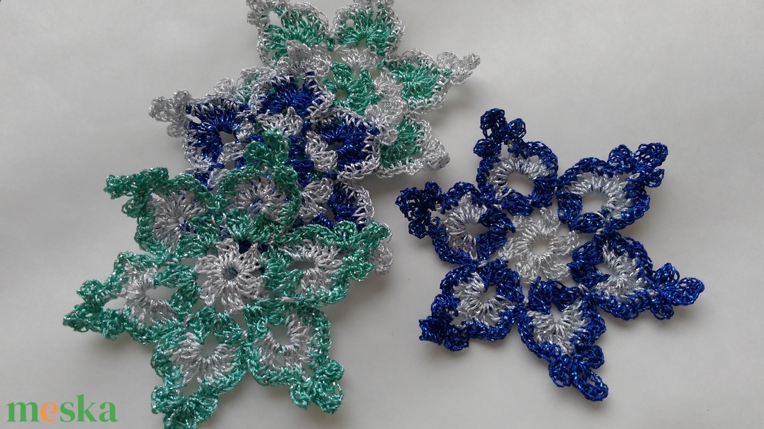 Horgolt hópihe díszek (4 db / csomag) - karácsony - karácsonyi lakásdekoráció - karácsonyi lakásdíszek - Meska.hu
