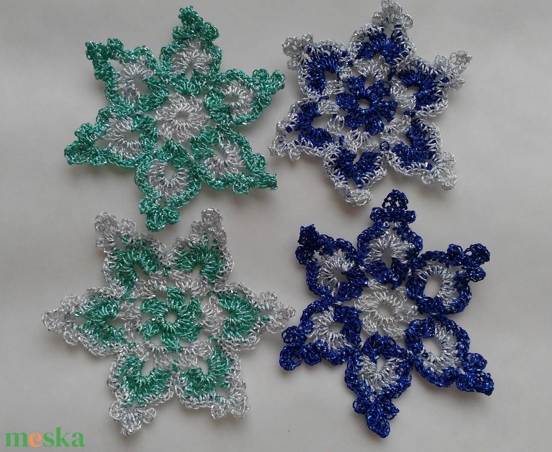 Horgolt hópihe díszek (4 db / csomag) - karácsony - karácsonyi lakásdekoráció - karácsonyi lakásdíszek - Meska.hu