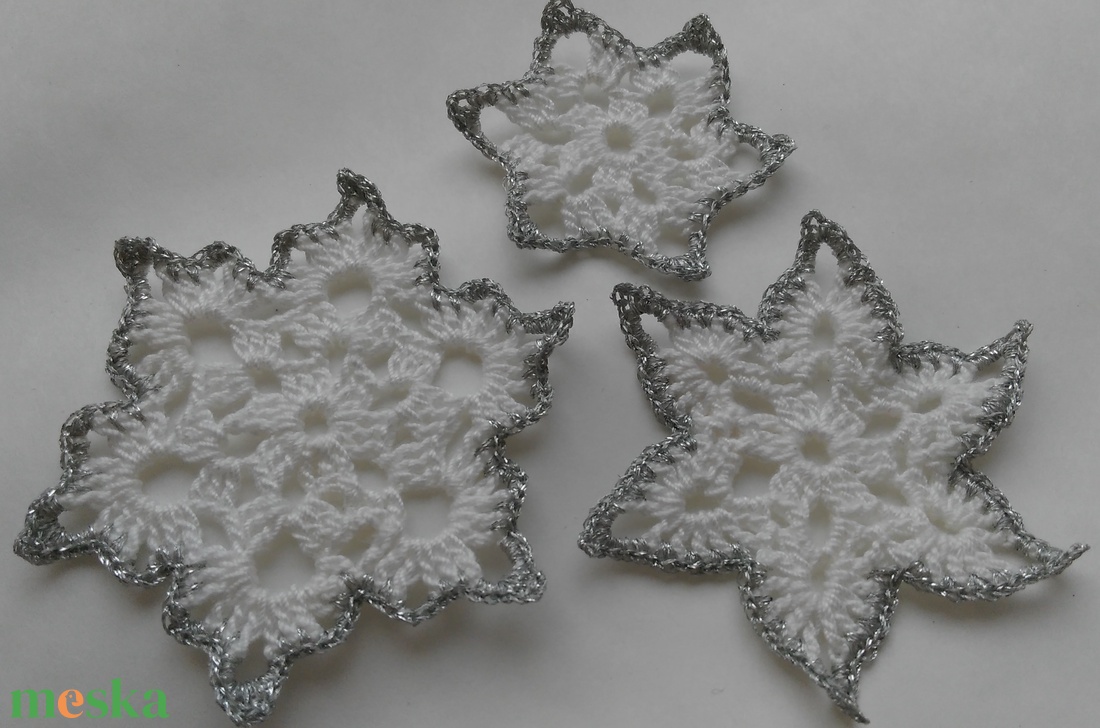 Horgolt hópihe díszek (3 db / csomag) - karácsony - karácsonyi lakásdekoráció - karácsonyfadíszek - Meska.hu