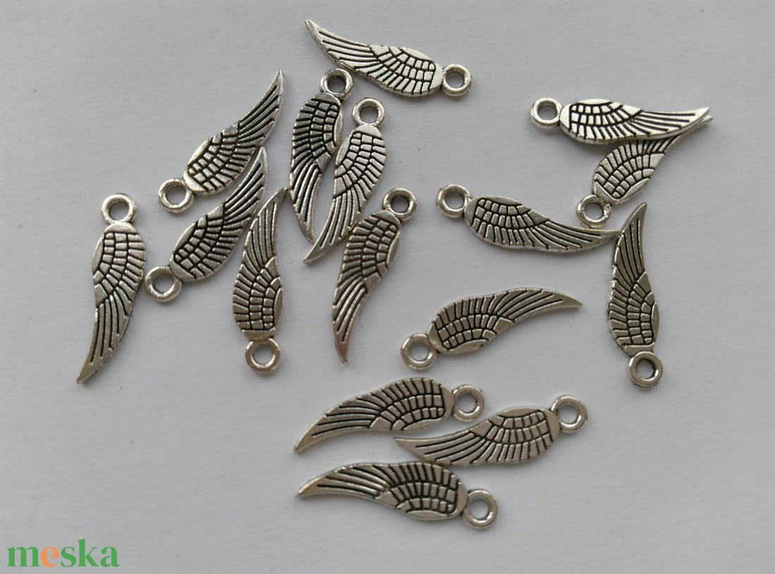 Fém medál - 18x5mm - angyalszárny (10 db / csomag) - antik ezüst szín - kellékek & szerszámok - ékszerkellék - medál csomag - Meska.hu Fém medál - 18x5mm - angyalszárny (10 db / csomag) - antik ezüst szín - kellékek & szerszámok - ékszerkellék - medál csomag - Meska.hu