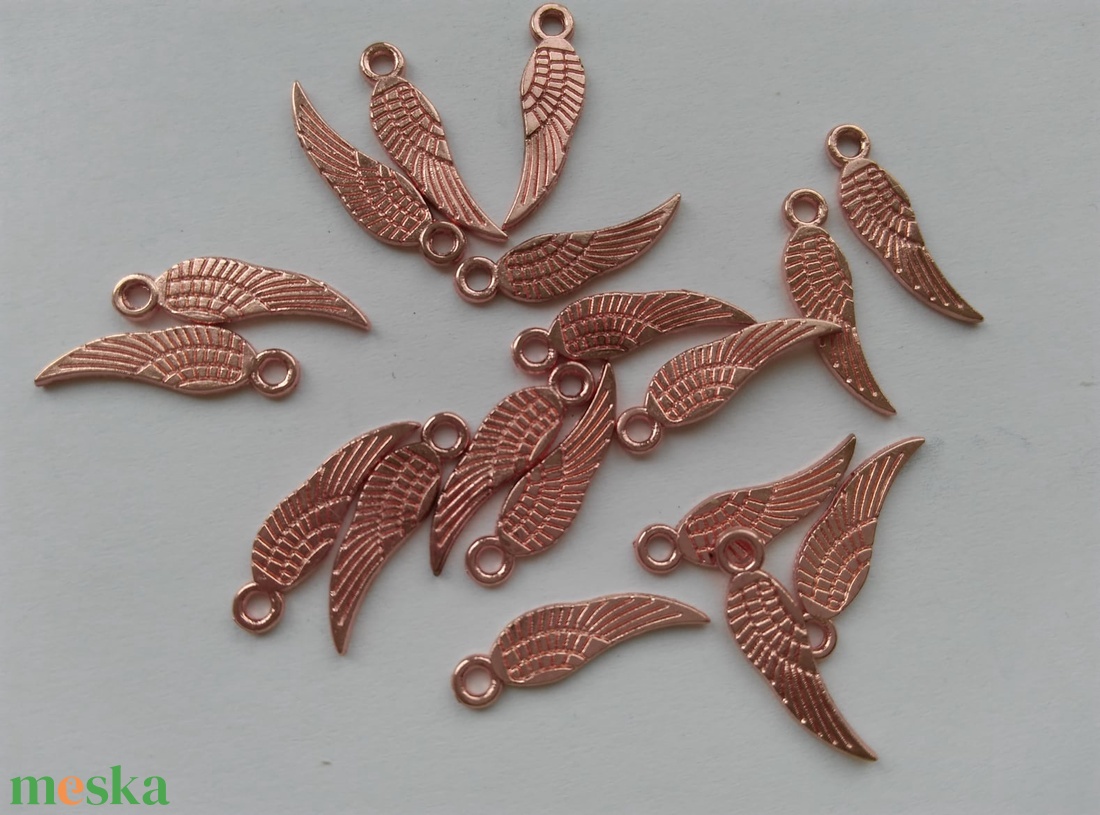 Fém medál - 18x5mm - angyalszárny (10 db / csomag) - rózsaarany szín - kellékek & szerszámok - ékszerkellék - medál csomag - Meska.hu