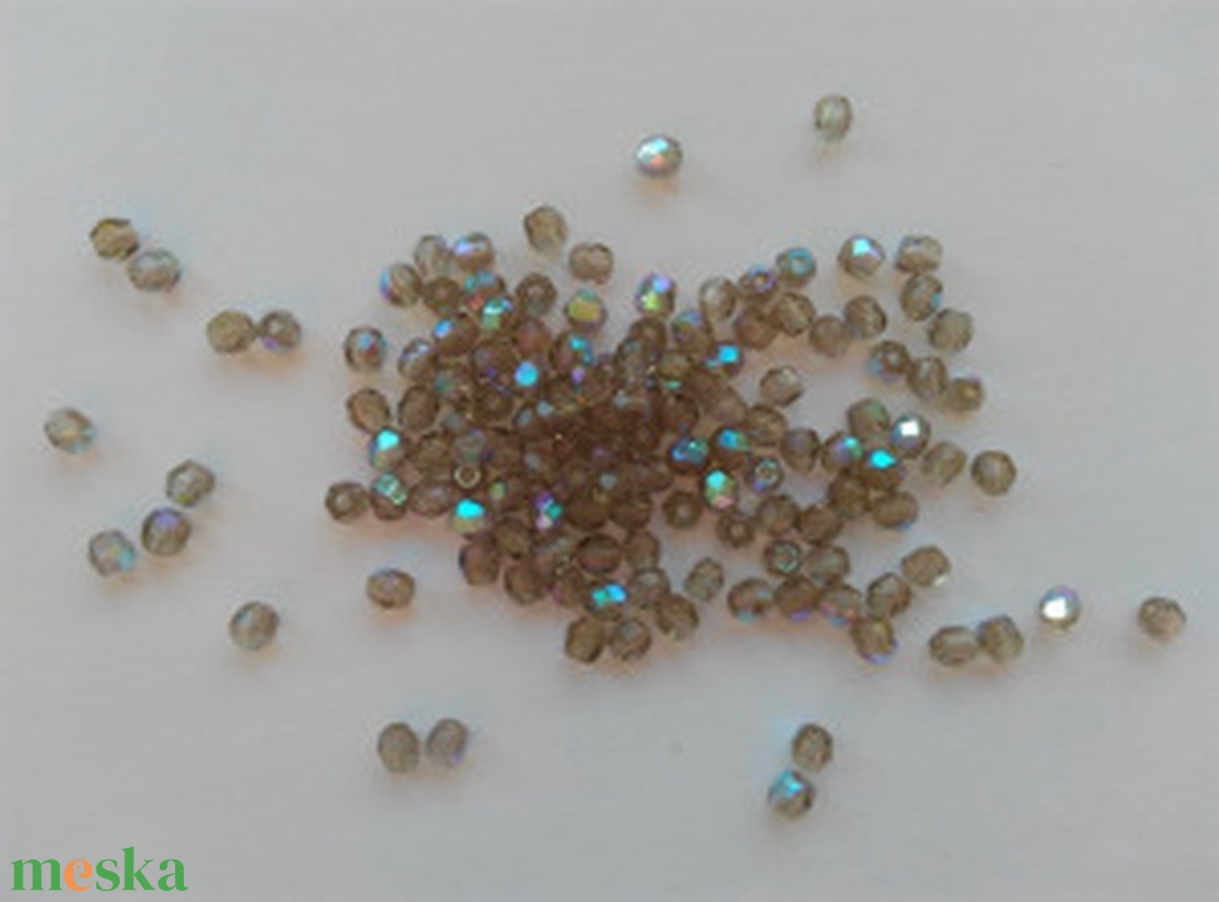 Cseh csiszolt üveggyöngy - 3mm - 100 db / csomag - színjátszós szürke - kellékek & szerszámok - gyöngyfűzés kellékek - üveggyöngy - Meska.hu