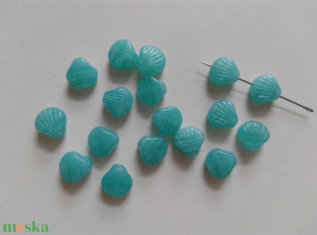 Cseh üveggyöngy kagyló - 9x9x5mm - 22 db / csomag - zöld - kellékek & szerszámok - gyöngyfűzés kellékek - üveggyöngy - Meska.hu Cseh üveggyöngy kagyló - 9x9x5mm - 22 db / csomag - zöld - kellékek & szerszámok - gyöngyfűzés kellékek - üveggyöngy - Meska.hu
