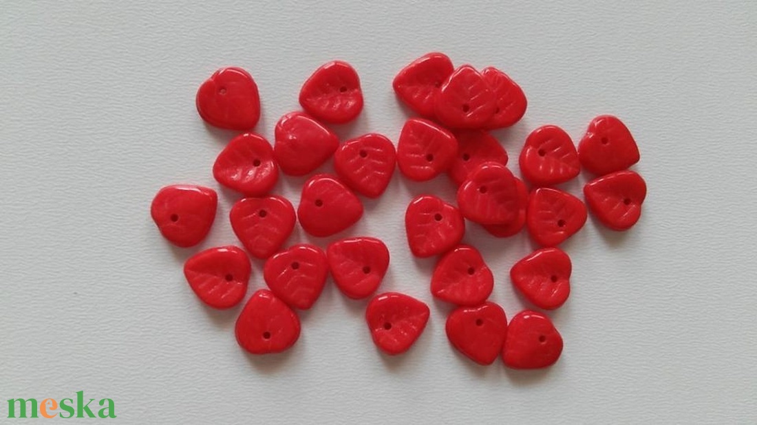 Cseh üveggyöngy levél - 9mm - 28 db / csomag - piros - kellékek & szerszámok - gyöngyfűzés kellékek - üveggyöngy - Meska.hu