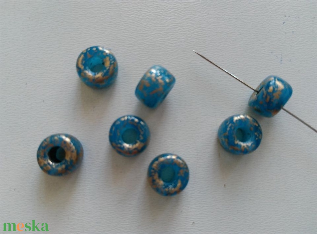 Cseh nagylyukú üveggyöngy - 8x6mm - 16 db / csomag - kék-arany - kellékek & szerszámok - gyöngyfűzés kellékek - üveggyöngy - Meska.hu Cseh nagylyukú üveggyöngy - 8x6mm - 16 db / csomag - kék-arany - kellékek & szerszámok - gyöngyfűzés kellékek - üveggyöngy - Meska.hu