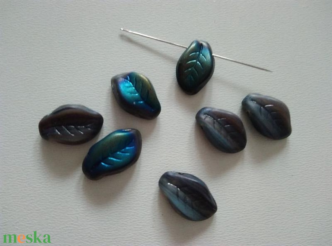 Cseh üveggyöngy levél - 14x10mm - 11 db / csomag - kellékek & szerszámok - gyöngyfűzés kellékek - üveggyöngy - Meska.hu