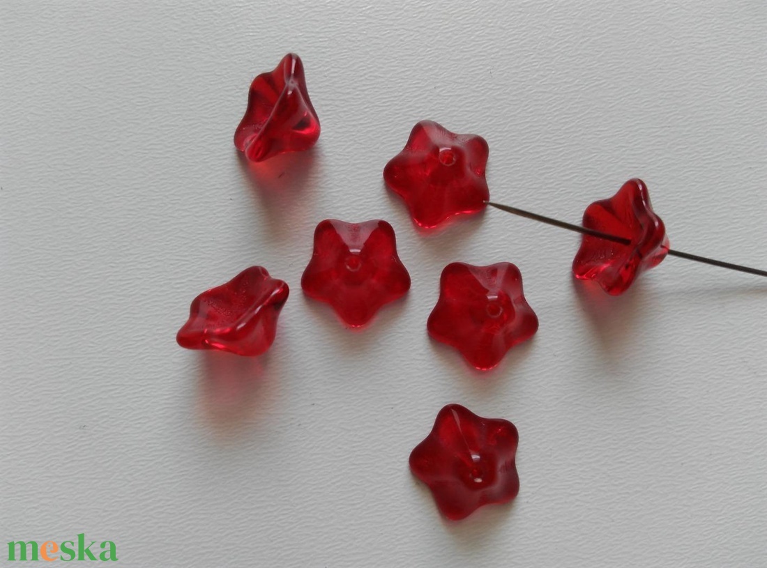 Cseh üveggyöngy virág - 13x8mm - 10 db / csomag - piros - kellékek & szerszámok - gyöngyfűzés kellékek - üveggyöngy - Meska.hu Cseh üveggyöngy virág - 13x8mm - 10 db / csomag - piros - kellékek & szerszámok - gyöngyfűzés kellékek - üveggyöngy - Meska.hu