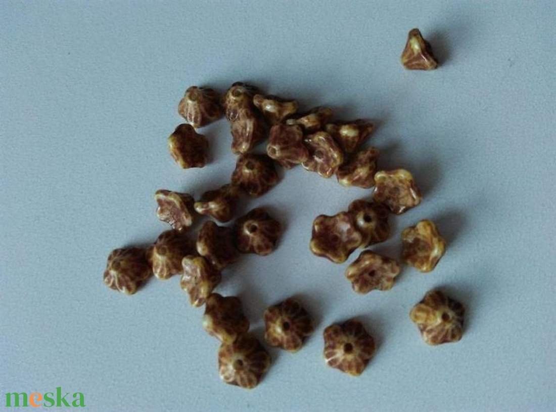 Cseh üveggyöngy virág - 7x5 mm - 20 db / csomag - barnás - kellékek & szerszámok - gyöngyfűzés kellékek - üveggyöngy - Meska.hu Cseh üveggyöngy virág - 7x5 mm - 20 db / csomag - barnás - kellékek & szerszámok - gyöngyfűzés kellékek - üveggyöngy - Meska.hu