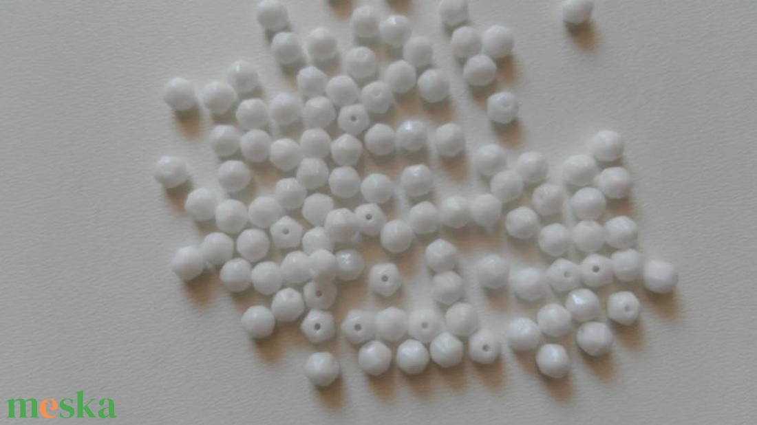 Cseh üveggyöngy - 5mm - 90 db / csomag - fehér - kellékek & szerszámok - gyöngyfűzés kellékek - üveggyöngy - Meska.hu