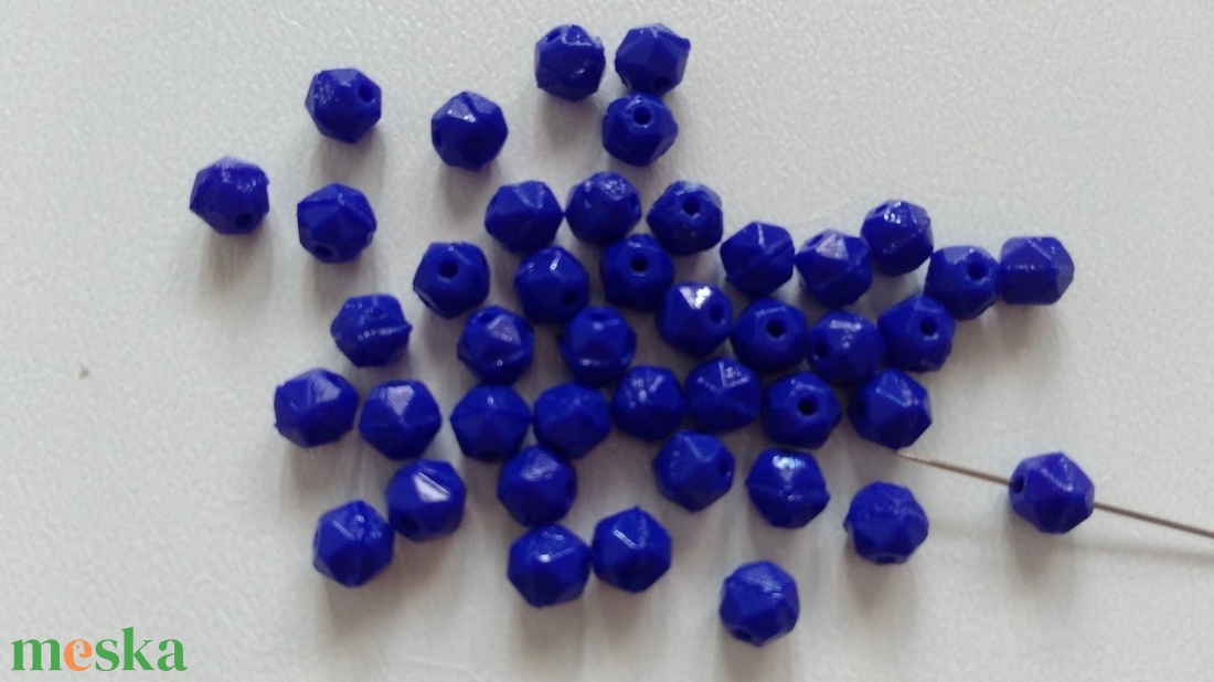 Cseh üveggyöngy - 5mm - 90 db / csomag - királykék - kellékek & szerszámok - gyöngyfűzés kellékek - üveggyöngy - Meska.hu Cseh üveggyöngy - 5mm - 90 db / csomag - királykék - kellékek & szerszámok - gyöngyfűzés kellékek - üveggyöngy - Meska.hu