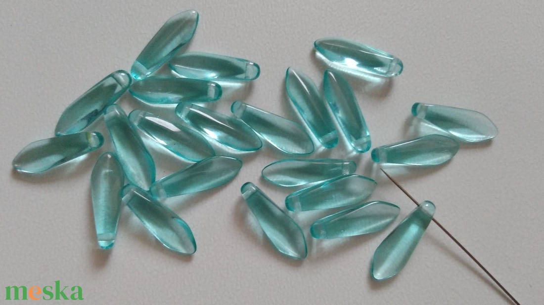 Cseh üveggyöngy szirom - 16 x 5,5 mm - 30 db / csomag - világoskék - kellékek & szerszámok - gyöngyfűzés kellékek - üveggyöngy - Meska.hu Cseh üveggyöngy szirom - 16 x 5,5 mm - 30 db / csomag - világoskék - kellékek & szerszámok - gyöngyfűzés kellékek - üveggyöngy - Meska.hu