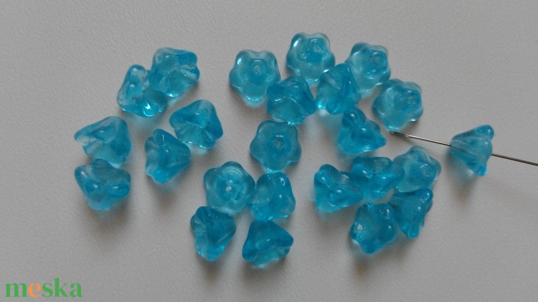Cseh üveggyöngy virág - 6x8mm - 20 db / csomag - kék - kellékek & szerszámok - gyöngyfűzés kellékek - üveggyöngy - Meska.hu Cseh üveggyöngy virág - 6x8mm - 20 db / csomag - kék - kellékek & szerszámok - gyöngyfűzés kellékek - üveggyöngy - Meska.hu