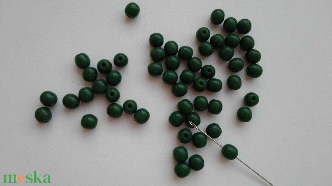 Cseh üveggyöngy - 4mm - 100 db / csomag - sötétzöld - kellékek & szerszámok - gyöngyfűzés kellékek - üveggyöngy - Meska.hu