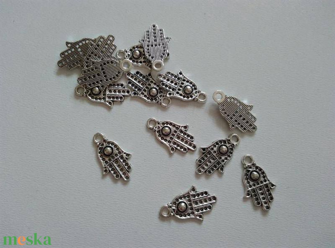 Fém medál - 20x12mm - Fatima keze - 10 db / csomag - antik ezüst szín - kellékek & szerszámok - ékszerkellék - medál csomag - Meska.hu Fém medál - 20x12mm - Fatima keze - 10 db / csomag - antik ezüst szín - kellékek & szerszámok - ékszerkellék - medál csomag - Meska.hu