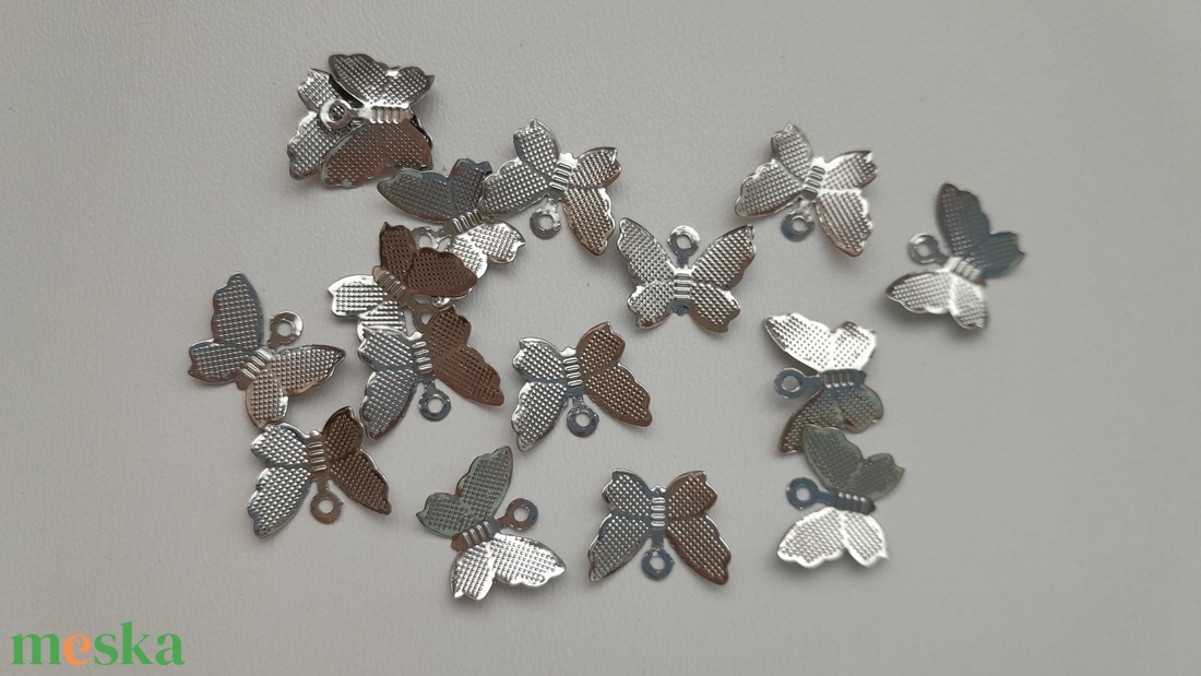 Vékony fém pillangó medál - 11x14mm - 10 db / csomag - rhodium szín - kellékek & szerszámok - ékszerkellék - medál csomag - Meska.hu Vékony fém pillangó medál - 11x14mm - 10 db / csomag - rhodium szín - kellékek & szerszámok - ékszerkellék - medál csomag - Meska.hu