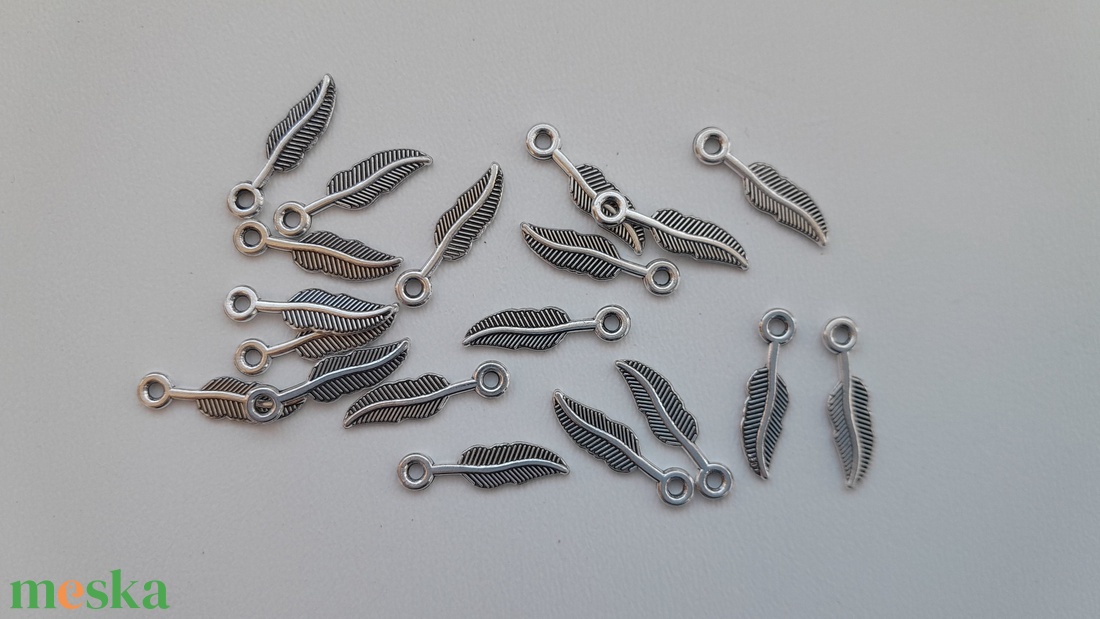 Fém medál - 17x4mm - toll - 10 db / csomag - antik ezüst szín - kellékek & szerszámok - ékszerkellék - medál csomag - Meska.hu Fém medál - 17x4mm - toll - 10 db / csomag - antik ezüst szín - kellékek & szerszámok - ékszerkellék - medál csomag - Meska.hu