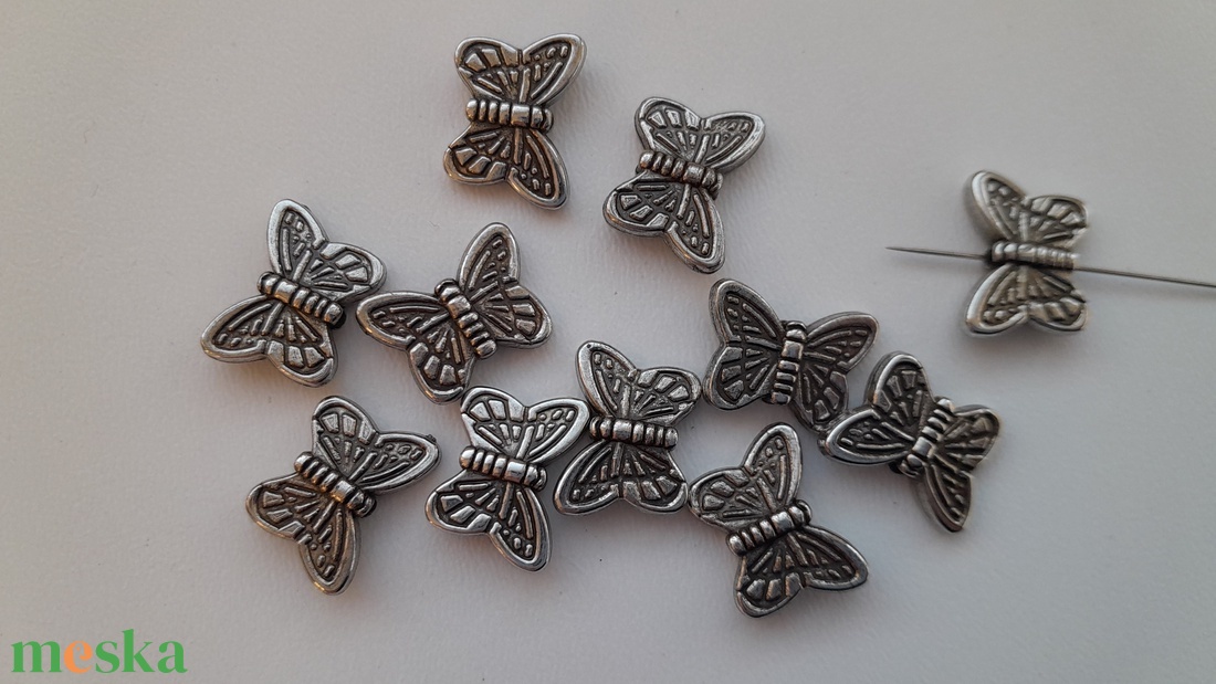 Akril köztes - 11x15mm - pillangó - 10 db / csomag - antik ezüst szín - kellékek & szerszámok - gyöngyfűzés kellékek - műanyag gyöngy - Meska.hu Akril köztes - 11x15mm - pillangó - 10 db / csomag - antik ezüst szín - kellékek & szerszámok - gyöngyfűzés kellékek - műanyag gyöngy - Meska.hu