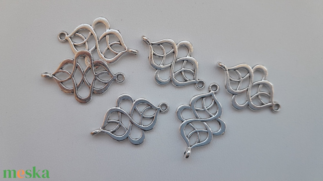 Fém összekötő, köztes - 27x18mm - 10 db / csomag - antik ezüst szín - kellékek & szerszámok - gyöngyfűzés kellékek - fém köztesek - Meska.hu Fém összekötő, köztes - 27x18mm - 10 db / csomag - antik ezüst szín - kellékek & szerszámok - gyöngyfűzés kellékek - fém köztesek - Meska.hu