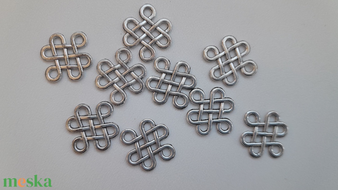 Fém köztes, összekötő - 17x14mm - 10 db / csomag - antik ezüst szín - kellékek & szerszámok - gyöngyfűzés kellékek - fém köztesek - Meska.hu Fém köztes, összekötő - 17x14mm - 10 db / csomag - antik ezüst szín - kellékek & szerszámok - gyöngyfűzés kellékek - fém köztesek - Meska.hu