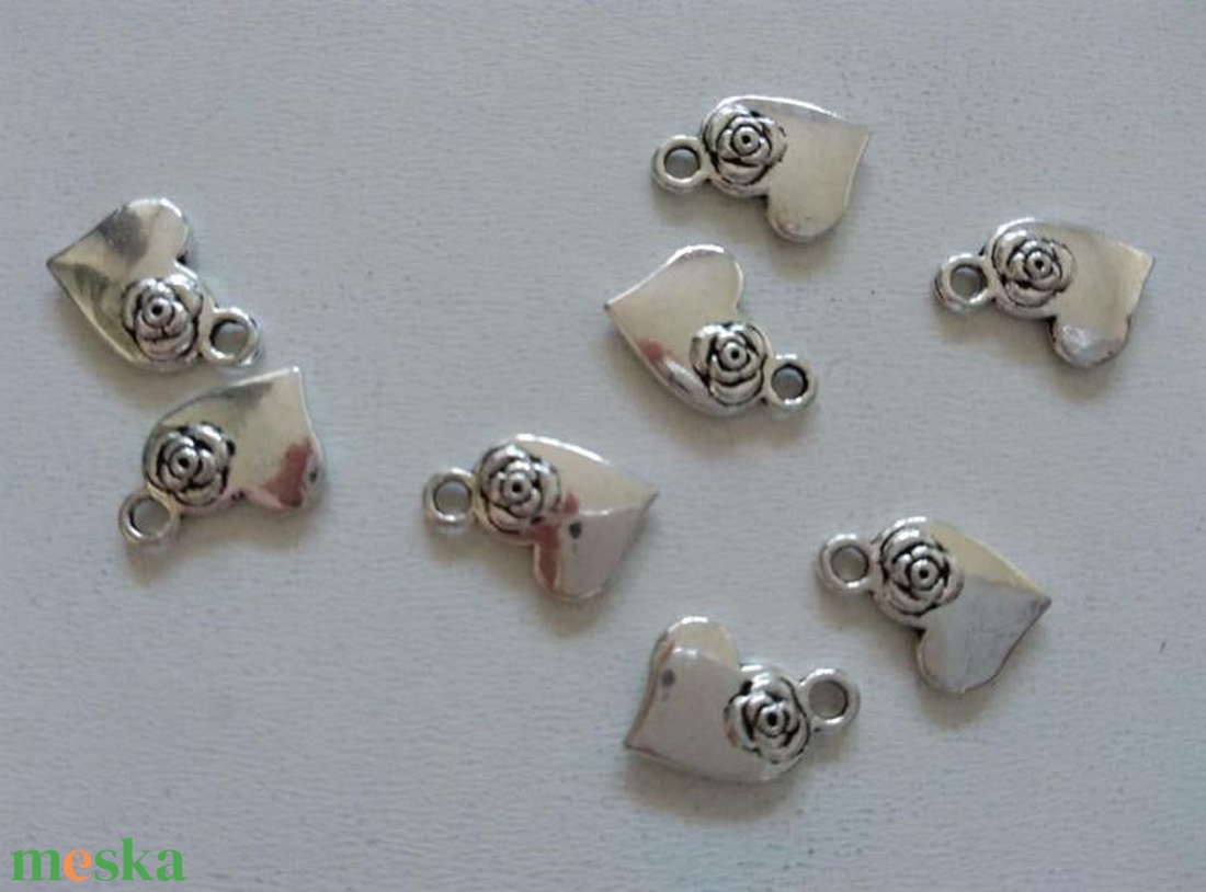 Fém medál - 14x12mm - szív - 10 db / csomag - antik ezüst szín - kellékek & szerszámok - ékszerkellék - medál csomag - Meska.hu Fém medál - 14x12mm - szív - 10 db / csomag - antik ezüst szín - kellékek & szerszámok - ékszerkellék - medál csomag - Meska.hu