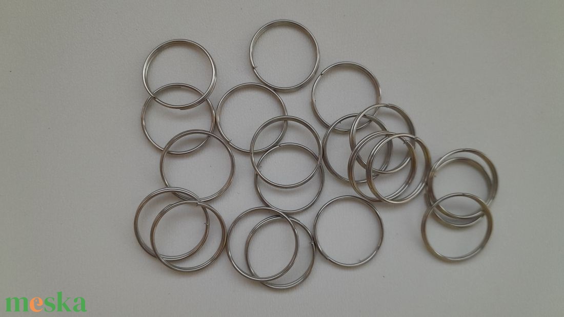Mini kulcskarika, kulcstartó alap - 17mm - rhodium szín - 10 db / csomag - kellékek & szerszámok - gyöngyfűzés kellékek - egyéb alkatrész - Meska.hu