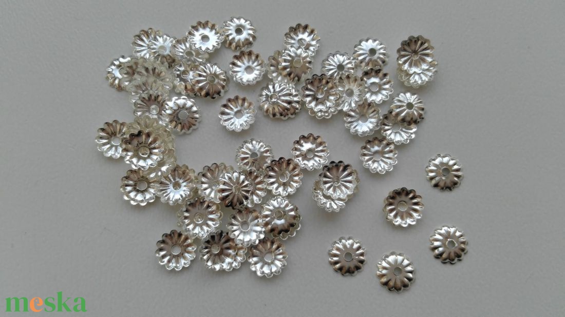 Fém gyöngykupak - 6mm - ezüst szín - 50 db / csomag - kellékek & szerszámok - gyöngyfűzés kellékek - gyöngykupak - Meska.hu Fém gyöngykupak - 6mm - ezüst szín - 50 db / csomag - kellékek & szerszámok - gyöngyfűzés kellékek - gyöngykupak - Meska.hu