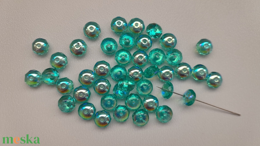 Cseh üveggyöngy - fánk - 7x4mm - 45 db / csomag - színjátszós türkizzöld - kellékek & szerszámok - gyöngyfűzés kellékek - üveggyöngy - Meska.hu