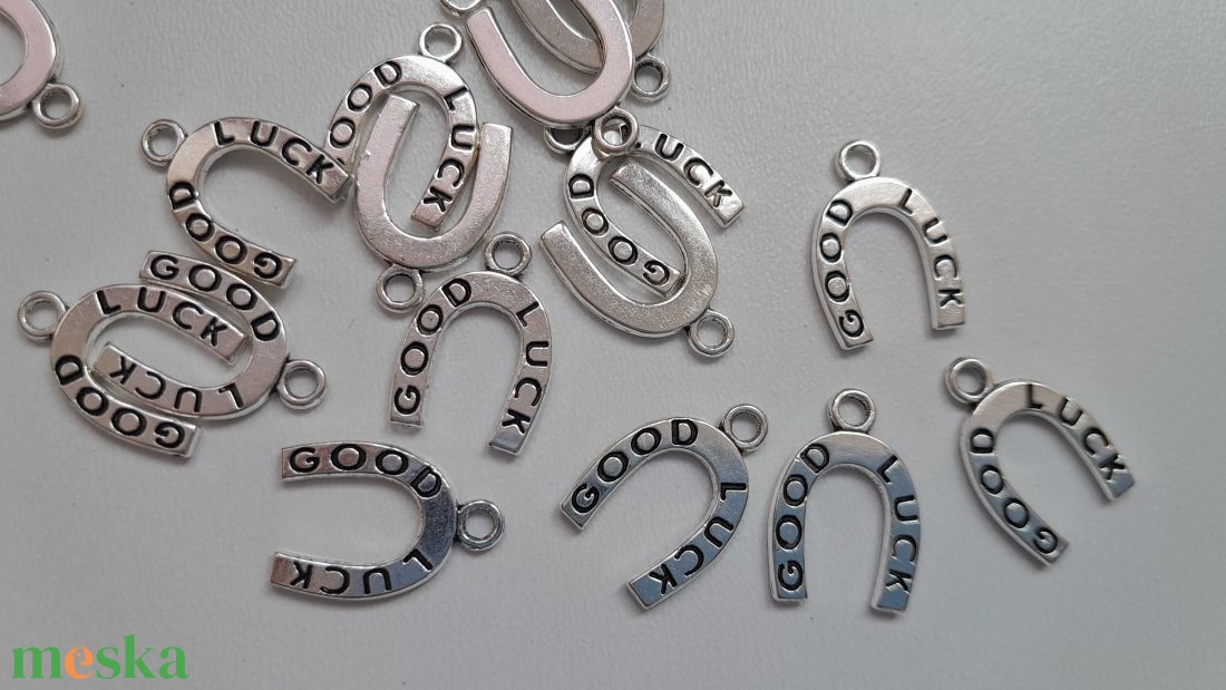 Fém medál - 17x12mm - patkó good luck - 10 db / csomag - antik ezüst szín - kellékek & szerszámok - ékszerkellék - medál csomag - Meska.hu