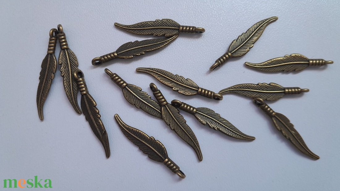 Fém toll medál - 31x6mm - 10 db / csomag - sárgaréz szín - kellékek & szerszámok - ékszerkellék - medál csomag - Meska.hu Fém toll medál - 31x6mm - 10 db / csomag - sárgaréz szín - kellékek & szerszámok - ékszerkellék - medál csomag - Meska.hu