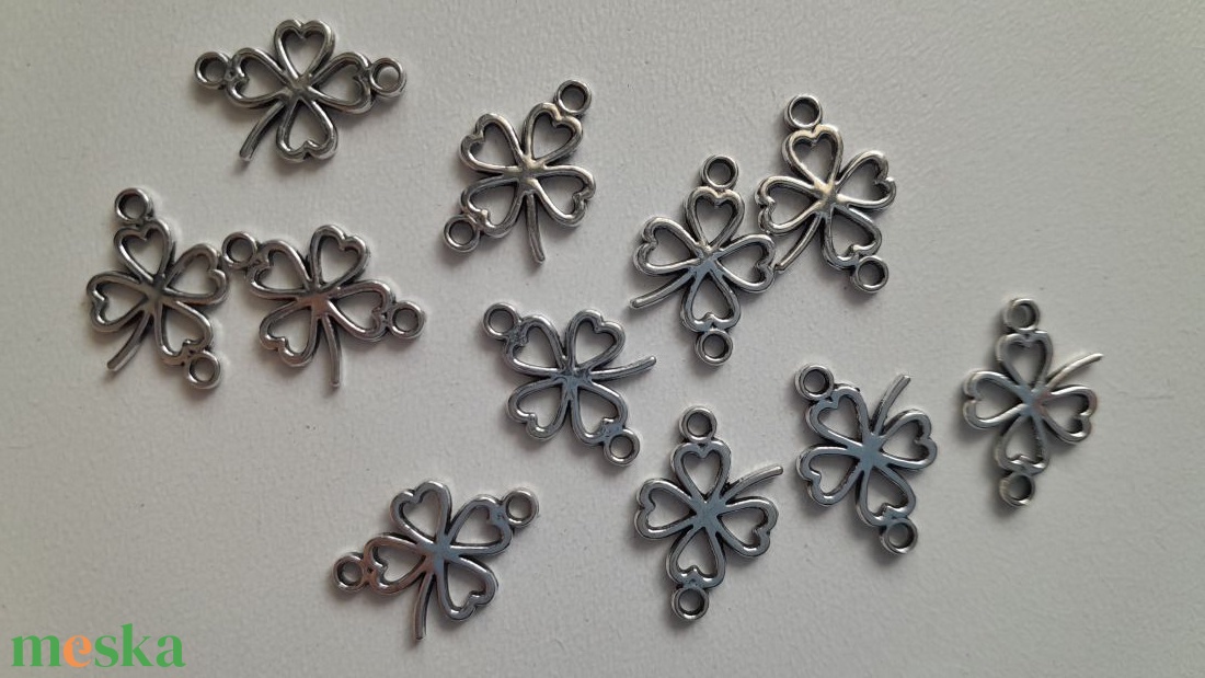 Fém medál, összekötő - 16x11mm - lóhere - 10 db / csomag - antik ezüst szín - kellékek & szerszámok - ékszerkellék - medál csomag - Meska.hu Fém medál, összekötő - 16x11mm - lóhere - 10 db / csomag - antik ezüst szín - kellékek & szerszámok - ékszerkellék - medál csomag - Meska.hu