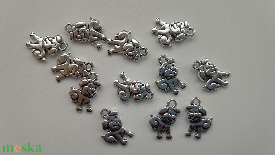 Fém medál - 17x11mm - kutya - 10 db / csomag - antik ezüst szín - kellékek & szerszámok - ékszerkellék - medál csomag - Meska.hu Fém medál - 17x11mm - kutya - 10 db / csomag - antik ezüst szín - kellékek & szerszámok - ékszerkellék - medál csomag - Meska.hu