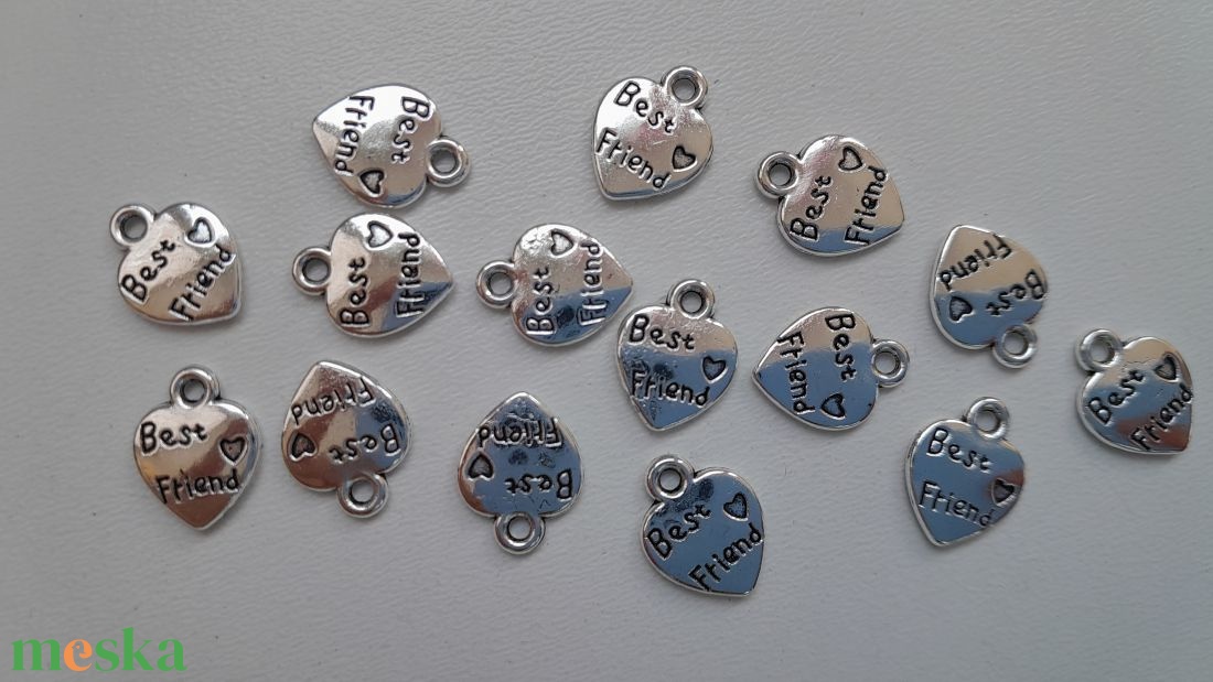 Fém medál - 13x10mm - Best Friend szív - 10 db / csomag - antik ezüst szín - kellékek & szerszámok - ékszerkellék - medál csomag - Meska.hu Fém medál - 13x10mm - Best Friend szív - 10 db / csomag - antik ezüst szín - kellékek & szerszámok - ékszerkellék - medál csomag - Meska.hu