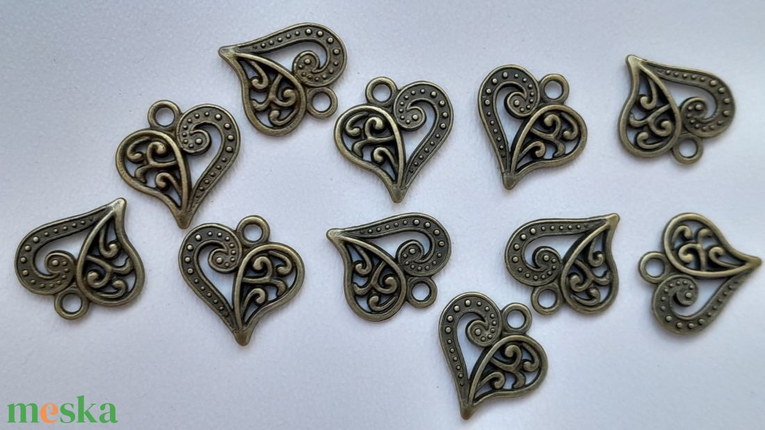 Fém medál - 14x14mm - szív - 10 db / csomag - sárgaréz szín - kellékek & szerszámok - ékszerkellék - medál csomag - Meska.hu Fém medál - 14x14mm - szív - 10 db / csomag - sárgaréz szín - kellékek & szerszámok - ékszerkellék - medál csomag - Meska.hu